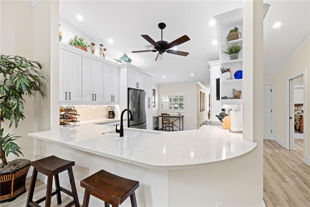 526 Lake Louise CIR 4-402 NAPLES, FL 34110