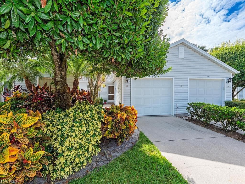 118 Quail Forest BLVD 9 NAPLES, FL 34105