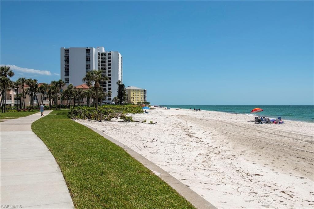 3951 Gulf Shore BLVD N 1005 NAPLES, FL 34103