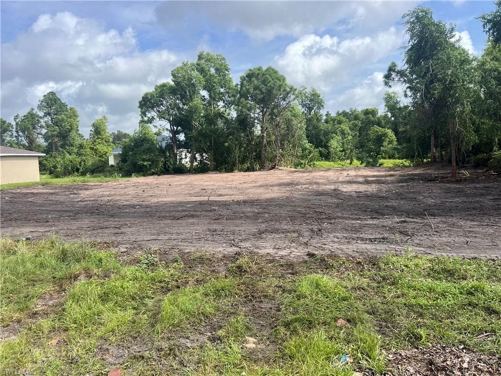 5216 29TH ST SW LEHIGH ACRES, FL 33973