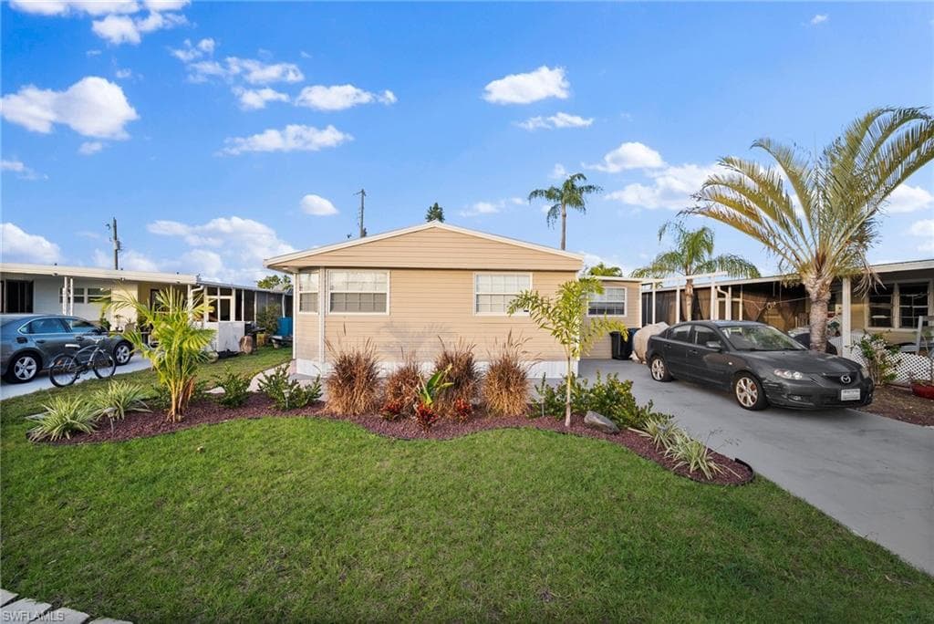 26222 Earl RD BONITA SPRINGS, FL 34135