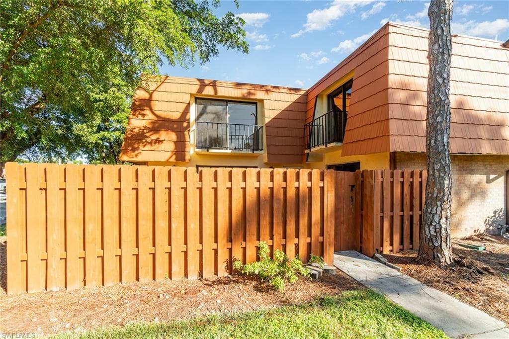 1724 Park Meadows DR 3 FORT MYERS, FL 33907