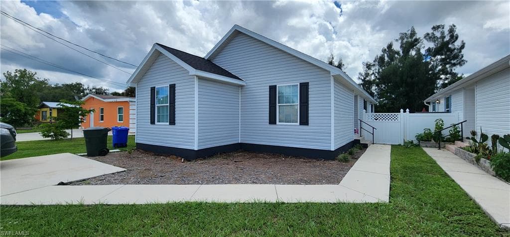 96 Diana AVE FORT MYERS, FL 33905