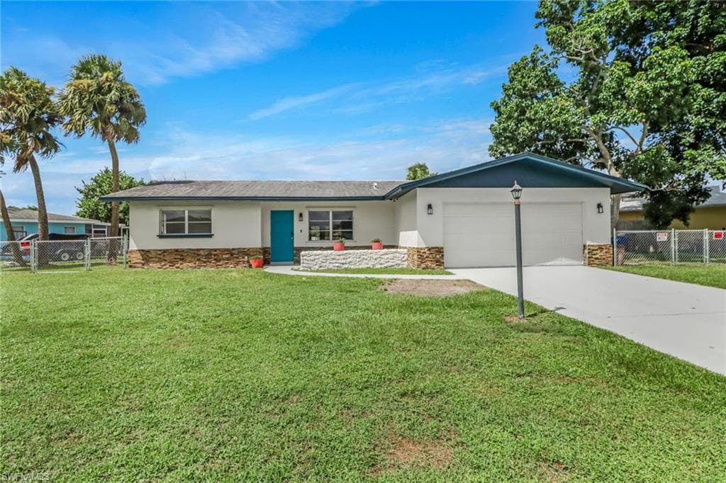 116 Lake DR LEHIGH ACRES, FL 33936