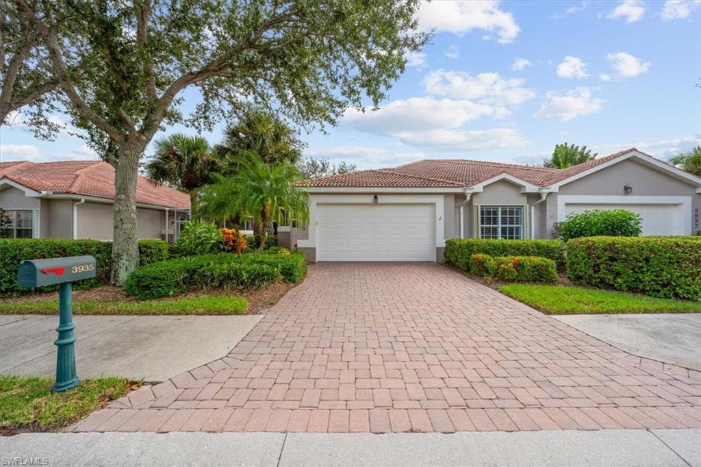 3935 Recreation LN NAPLES, FL 34116