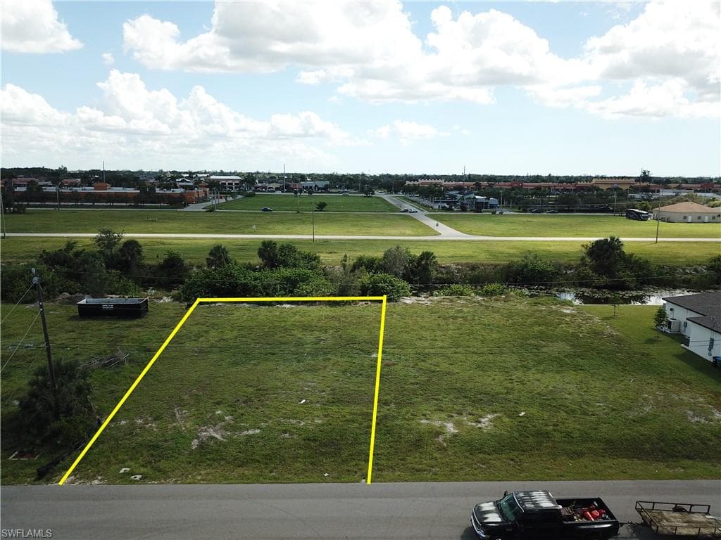 1300 SW 4th LN CAPE CORAL, FL 33991