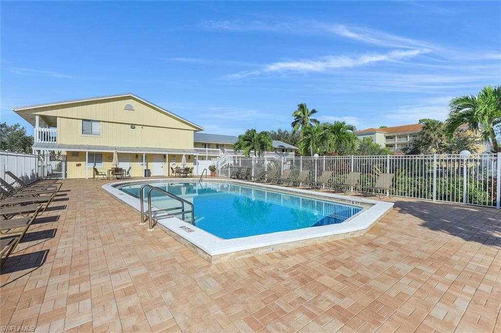 4625 Bayshore DR D9 NAPLES, FL 34112