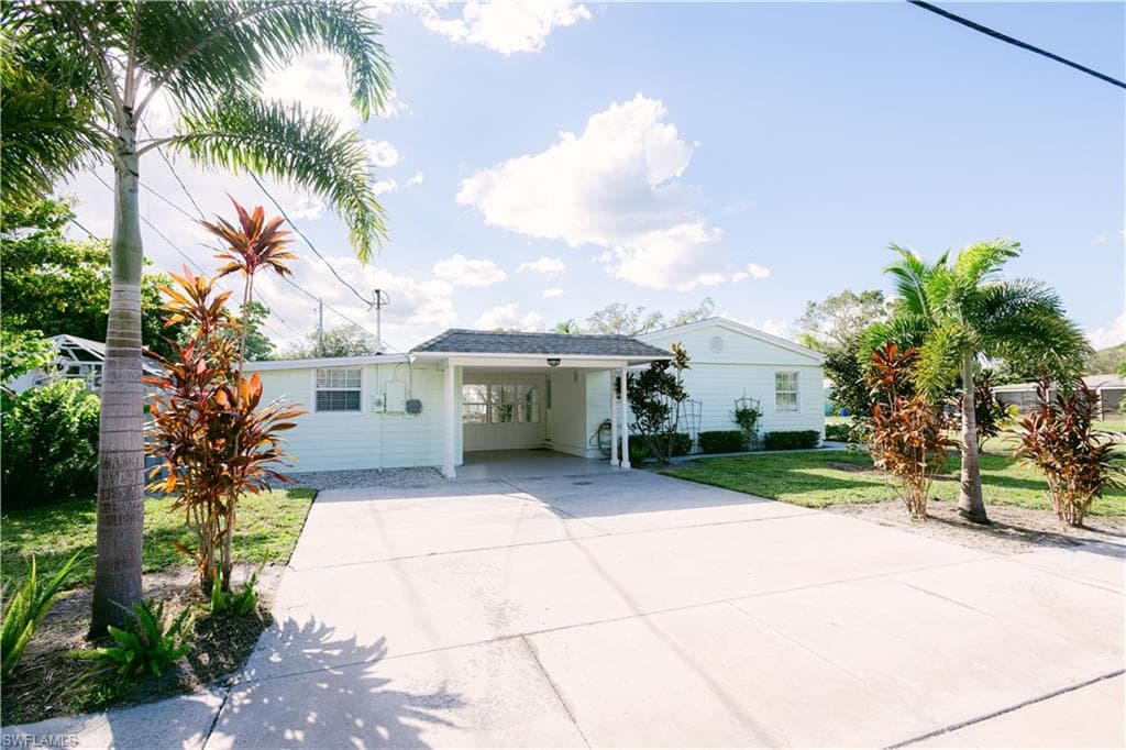 1572 Coconut DR FORT MYERS, FL 33901