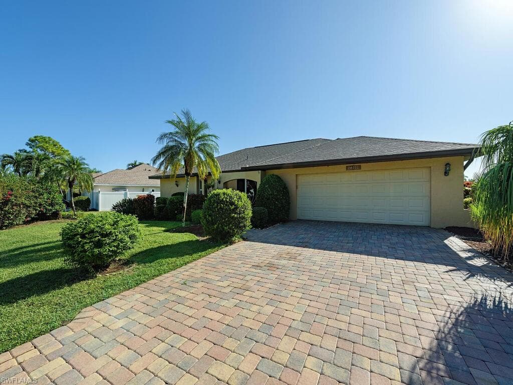 24701 Paradise RD BONITA SPRINGS, FL 34135