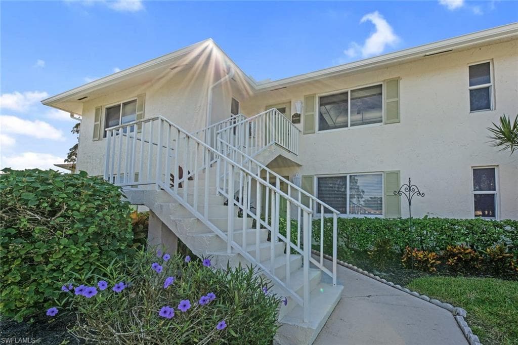 100 Winding WAY 4 NAPLES, FL 34112