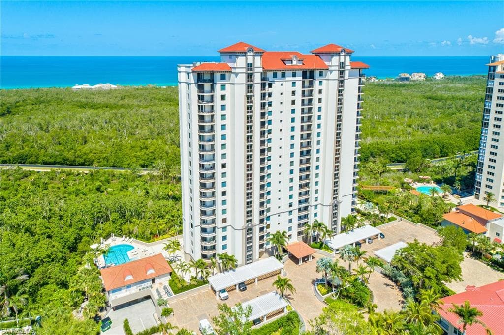 7225 Pelican Bay BLVD 2004 NAPLES, FL 34108