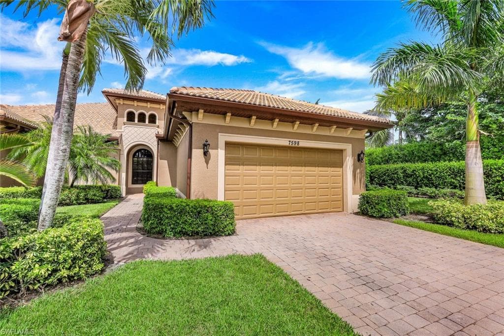 7598 Moorgate Point WAY NAPLES, FL 34113
