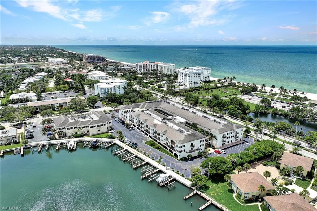 1400 Gulf Shore BLVD N 203 NAPLES, FL 34102