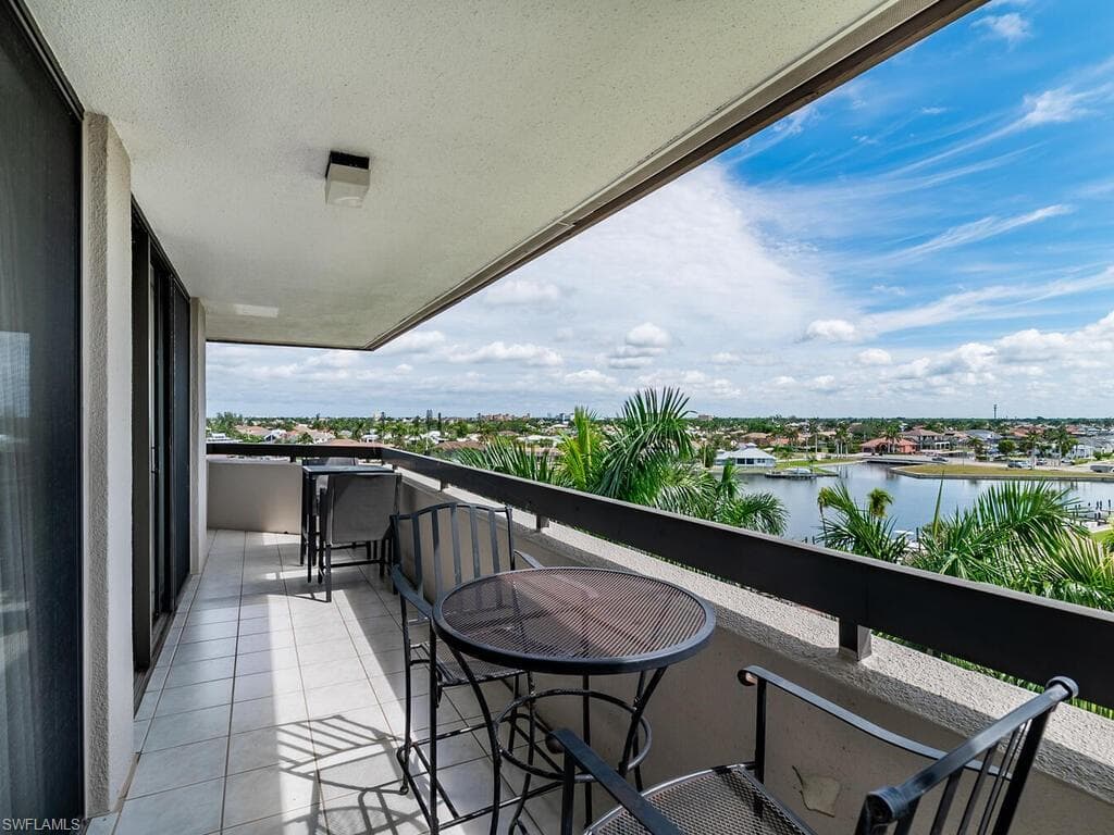 651 Seaview CT PH-4 -710 MARCO ISLAND, FL 34145