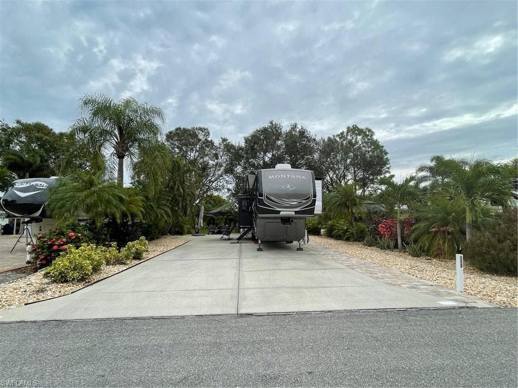 5825 Brightwood DR FORT MYERS, FL 33905