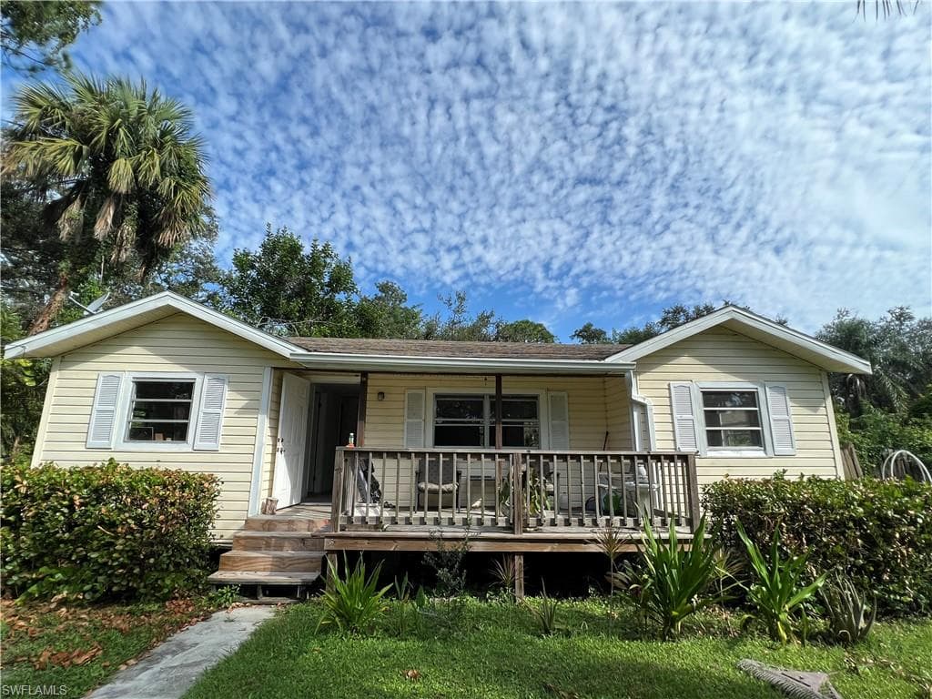 1085 Butler RD NORTH FORT MYERS, FL 33917