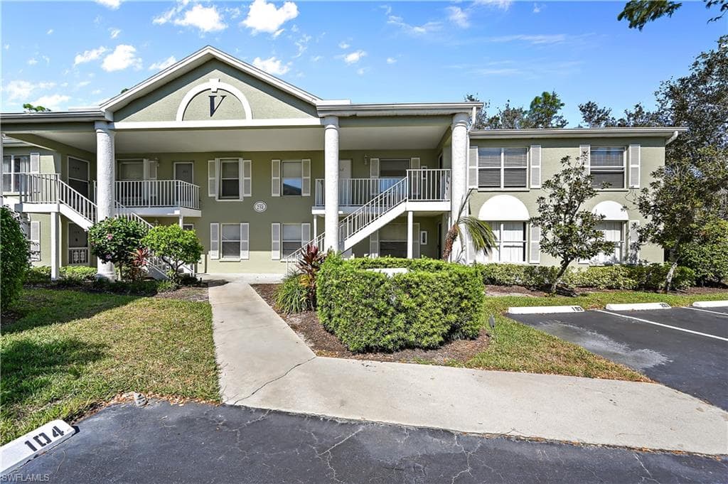 251 Quail Forest BLVD 201 NAPLES, FL 34105