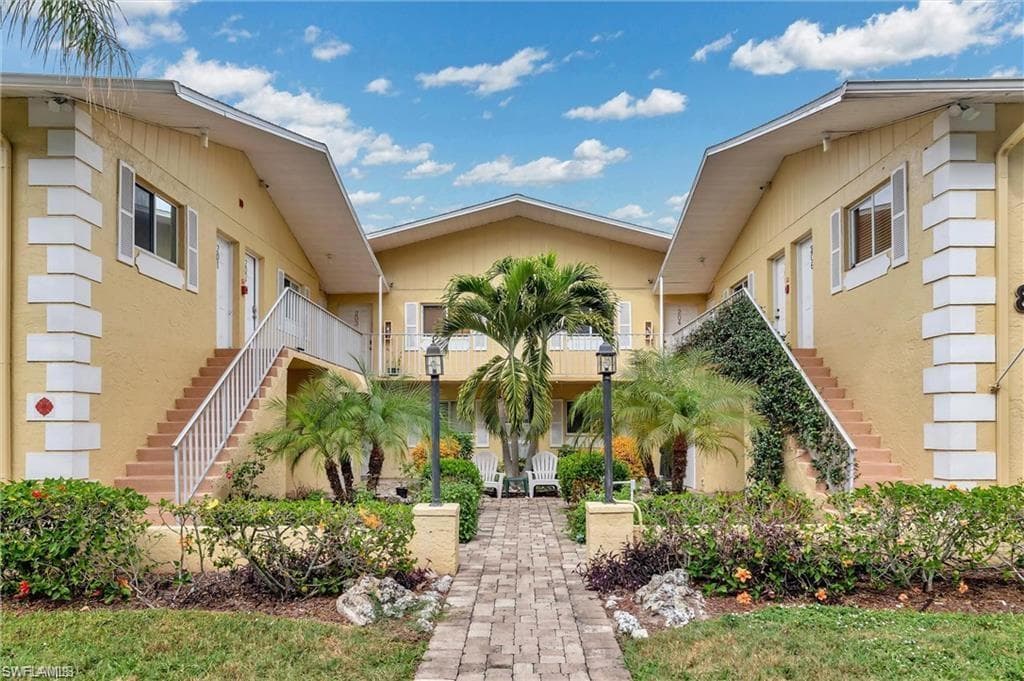 8162 Country RD 204 FORT MYERS, FL 33919