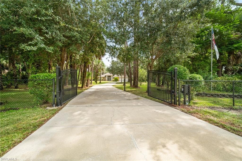 440 9th ST NW NAPLES, FL 34120
