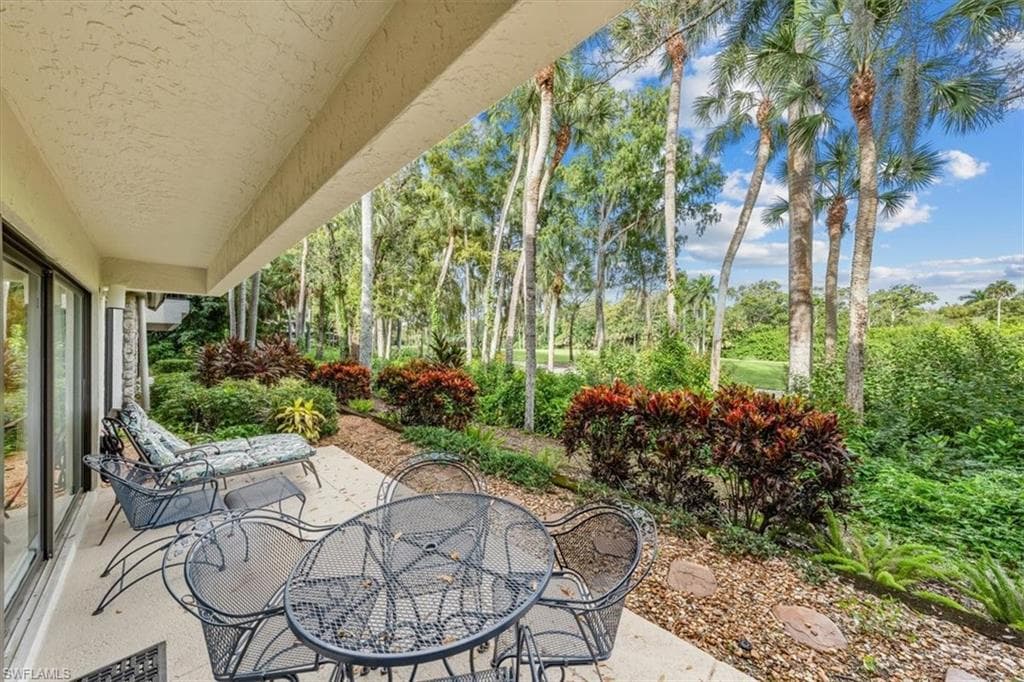105 Clubhouse DR 155 NAPLES, FL 34105