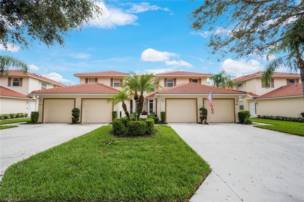 450 Robin Hood CIR 102 NAPLES, FL 34104