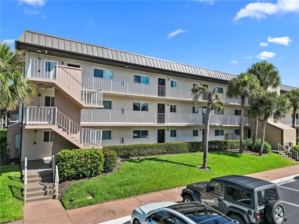 1008 Manatee RD G-102 NAPLES, FL 34114