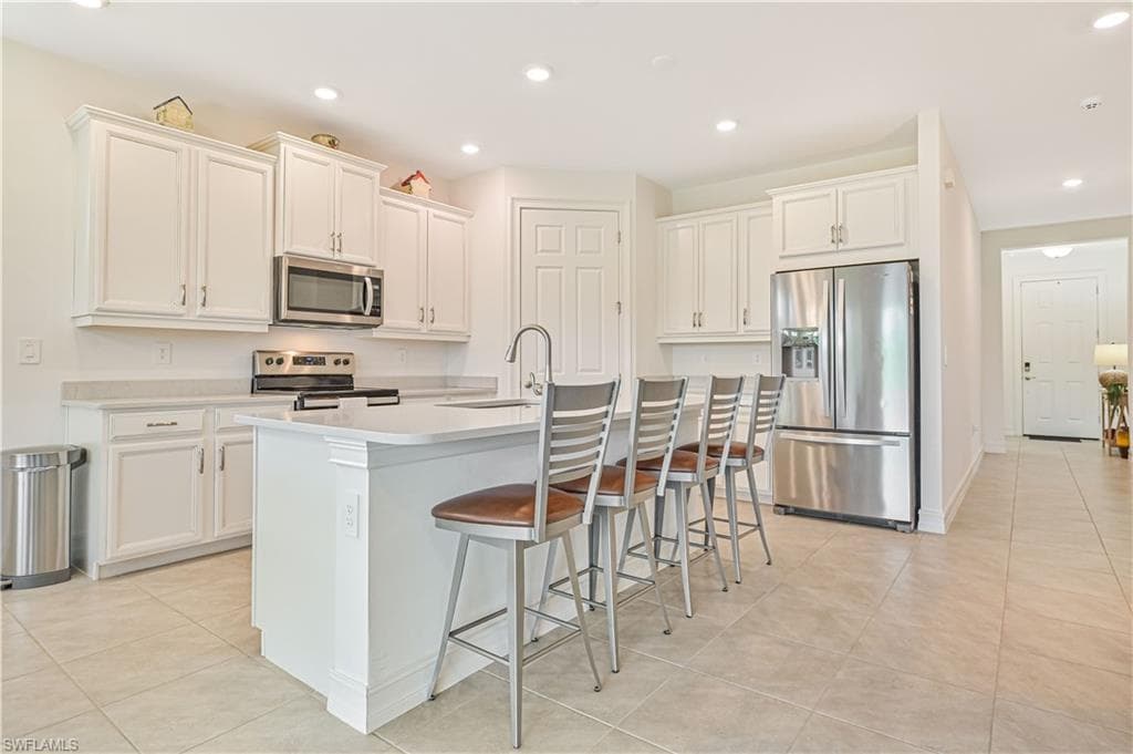 2916 Royal Gardens AVE FORT MYERS, FL 33916