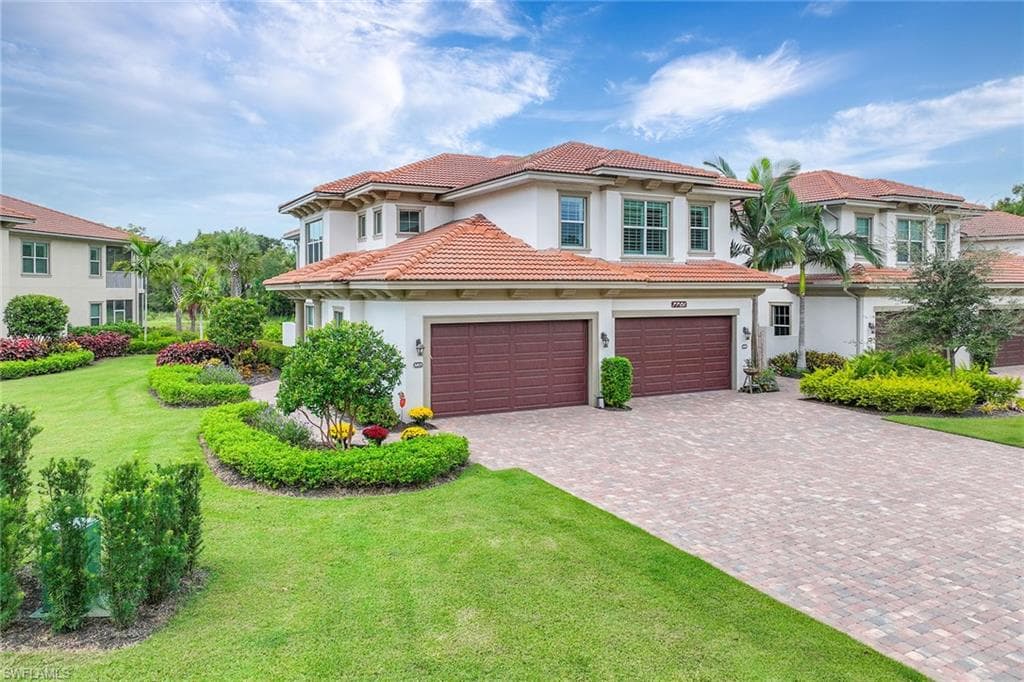 7781 Hawthorne DR 3203 NAPLES, FL 34113