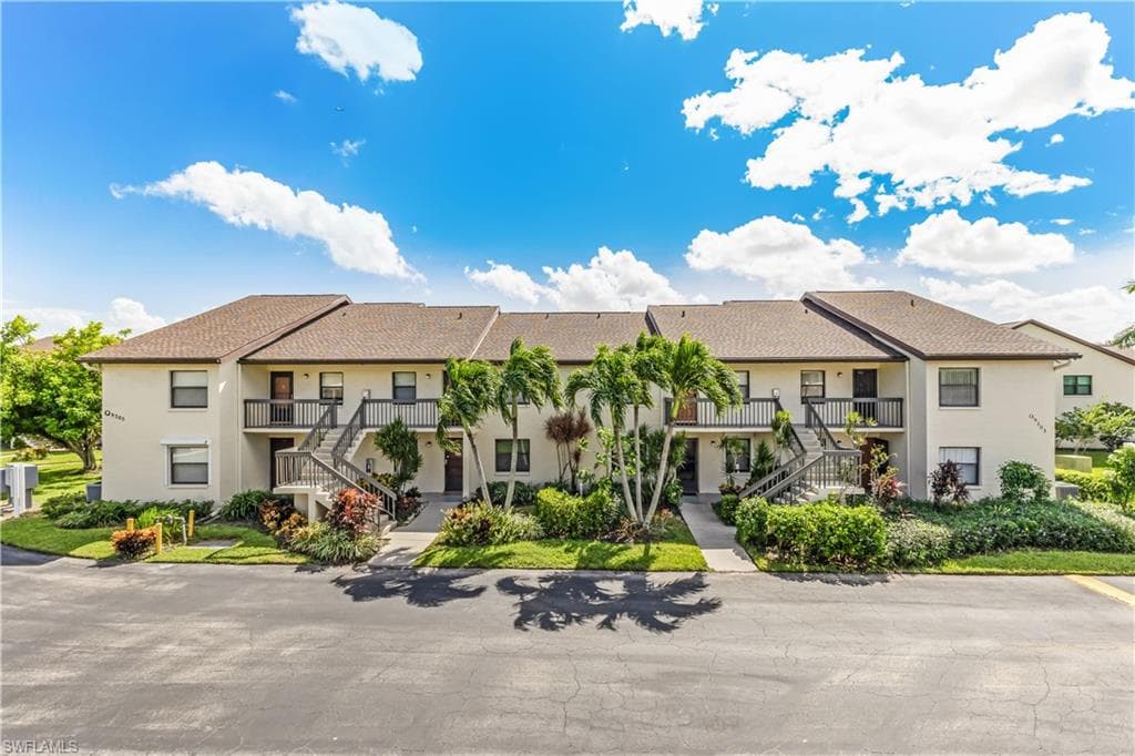 9305 Lake Park DR 204 FORT MYERS, FL 33919