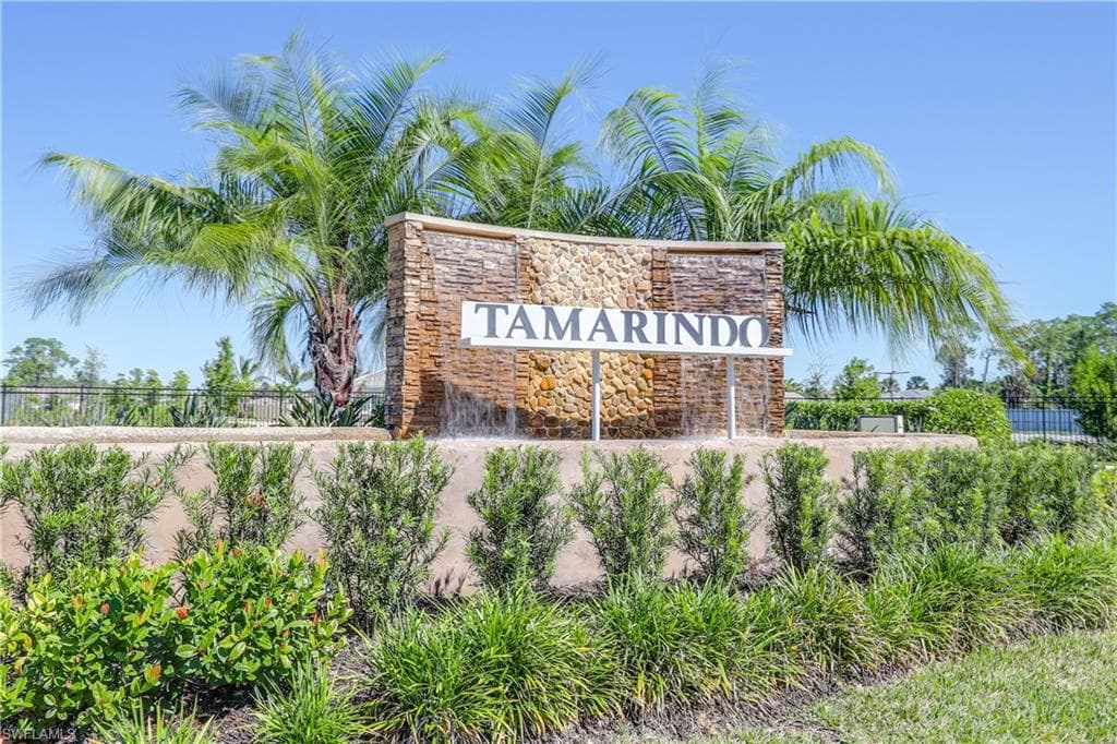 421 Tamarindo LN NAPLES, FL 34114