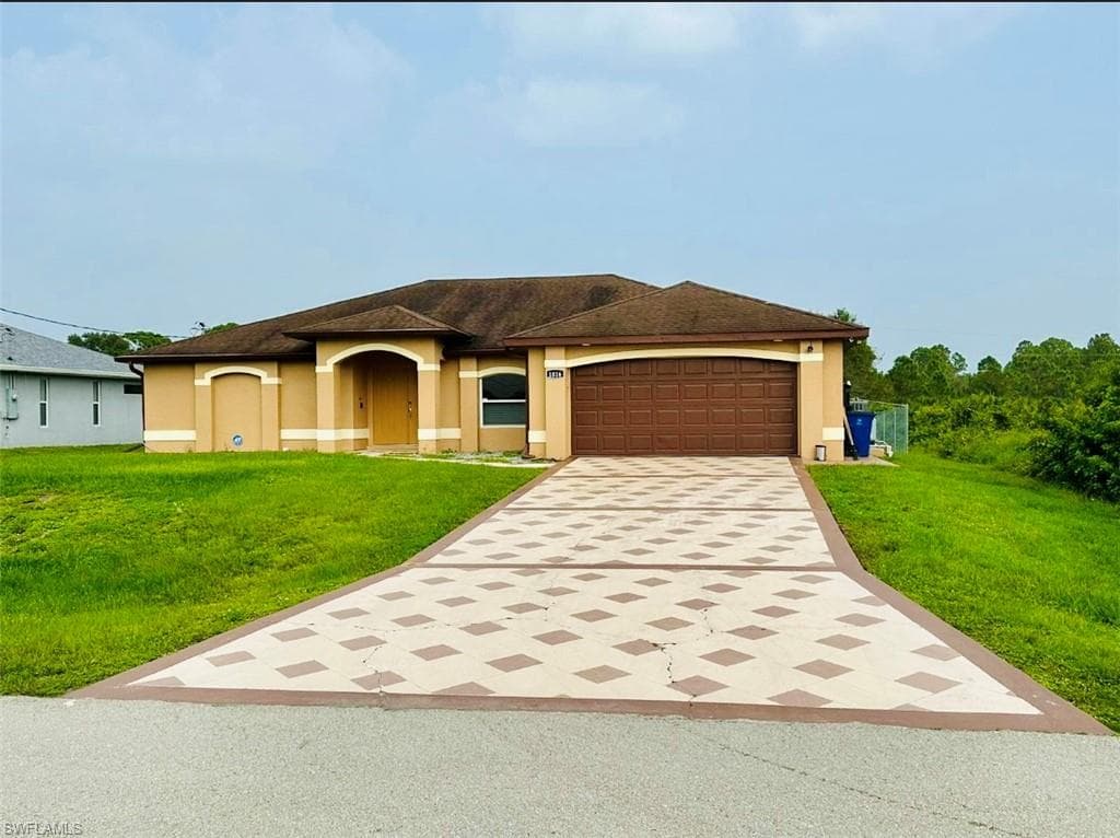 1816 Tomaso AVE LEHIGH ACRES, FL 33972