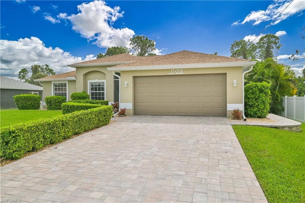 1528 NE 34th LN CAPE CORAL, FL 33909
