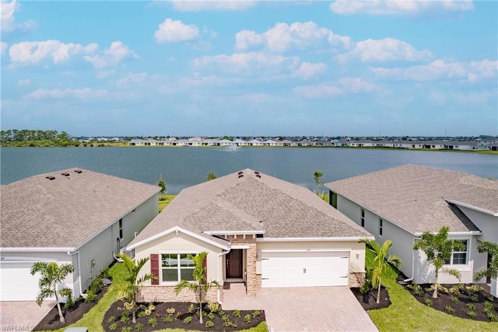 303 Spring Hill Lake LOOP CAPE CORAL, FL 33993