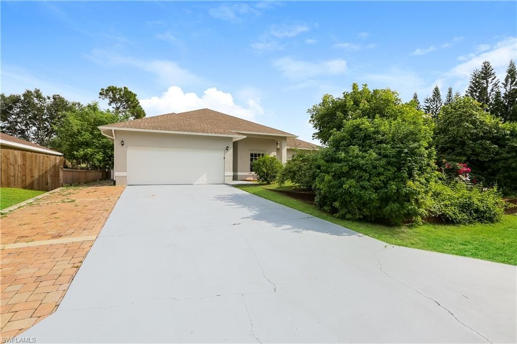 8373 Butternut RD FORT MYERS, FL 33967