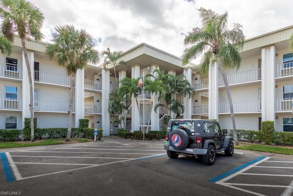 1624 Pine Valley DR 103 FORT MYERS, FL 33907