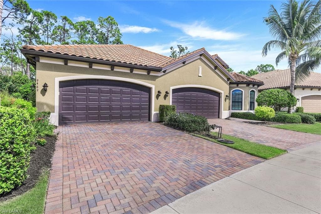 9469 ISLA BELLA CIR BONITA SPRINGS, FL 34135