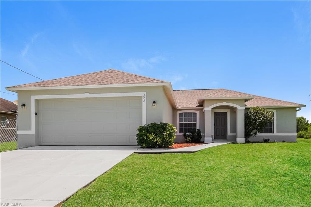 800 Floyd AVE N LEHIGH ACRES, FL 33971