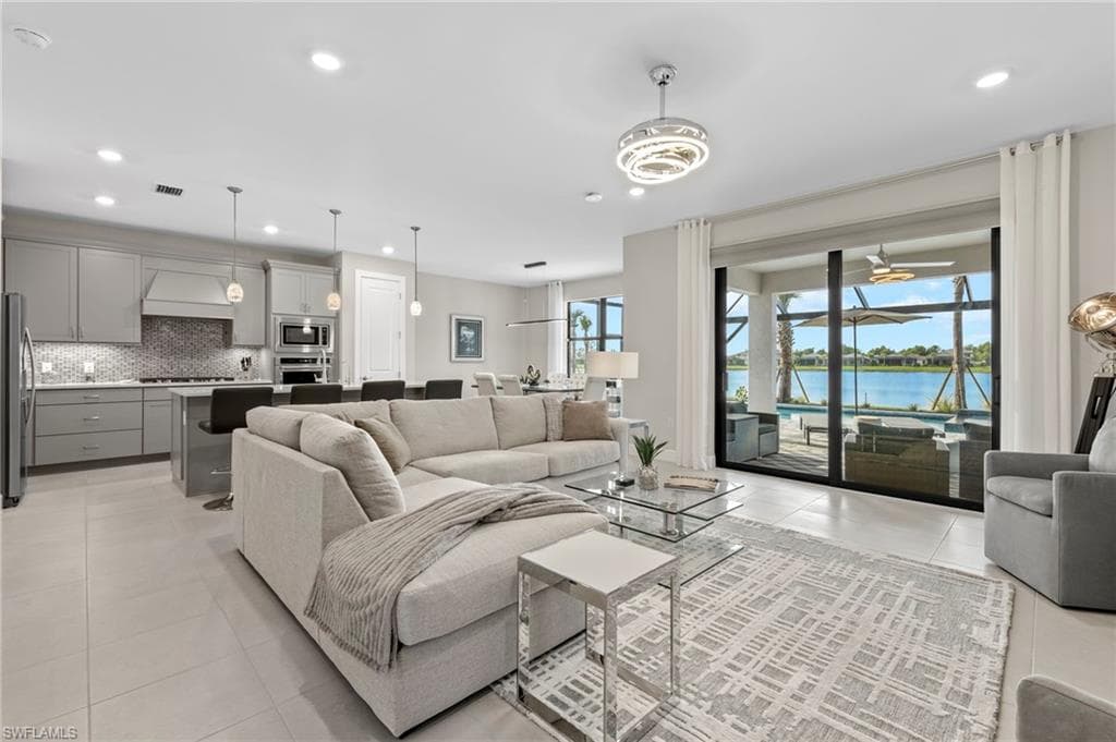 2147 Yellowfin CIR NAPLES, FL 34114