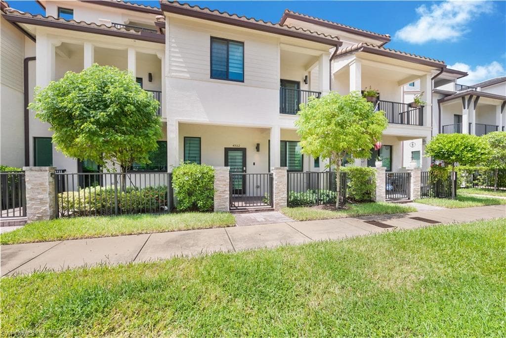 4762 82 PL MIAMI, FL 33166