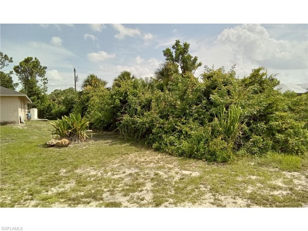 5215 7th ST W LEHIGH ACRES, FL 33971