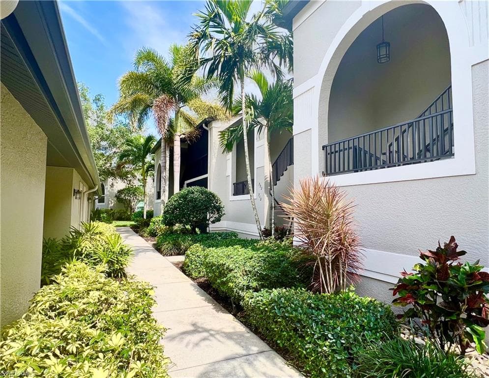 8560 Naples Heritage DR 7-722 NAPLES, FL 34112