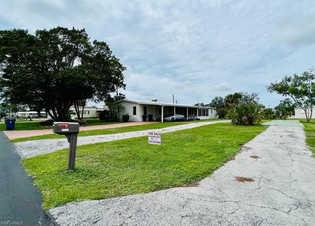 27434 Bourbonniere DR BONITA SPRINGS, FL 34135