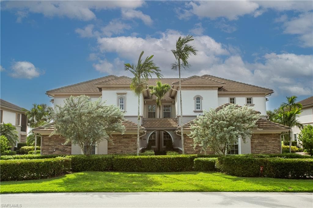 8743 Coastline CT 102 NAPLES, FL 34120