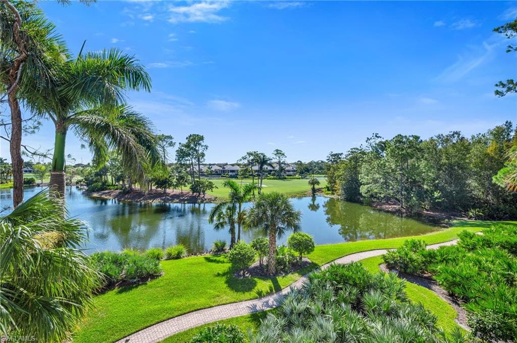 2640 Grey Oaks DR N B-25 NAPLES, FL 34105