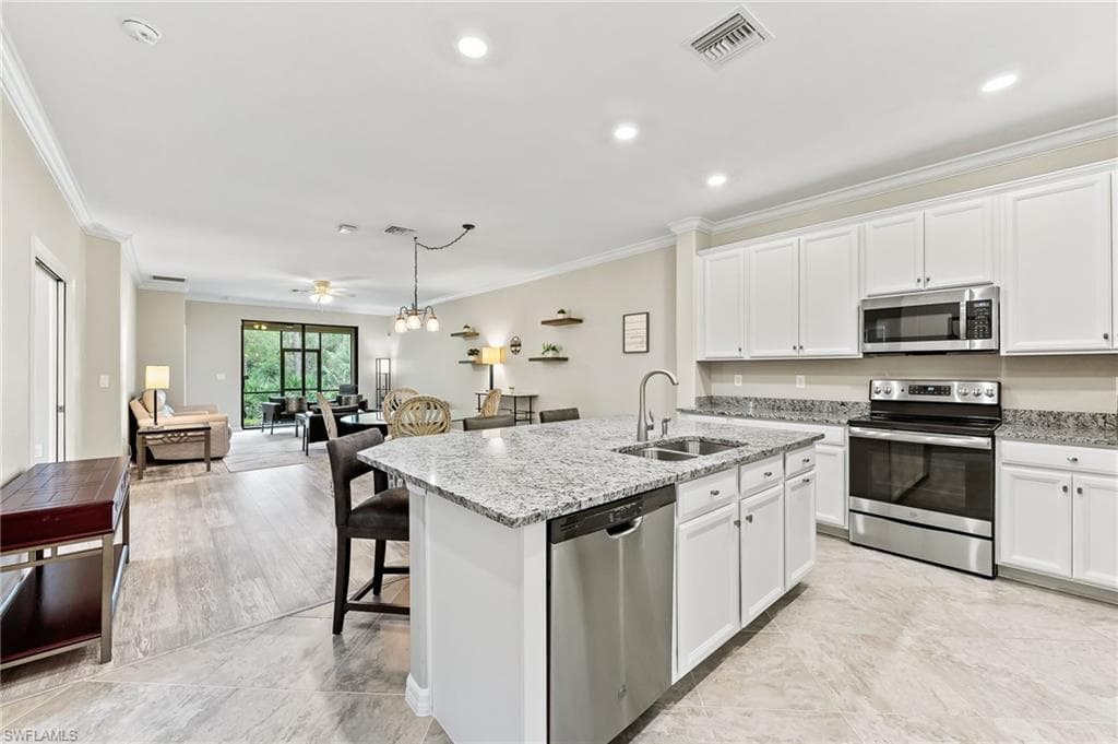 9072 Glenforest DR NAPLES, FL 34120