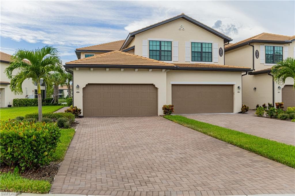 2375 Montserrat LN 101 NAPLES, FL 34120