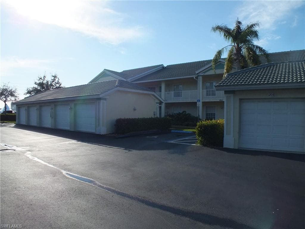 4910 Cougar CT N 1-201 NAPLES, FL 34109