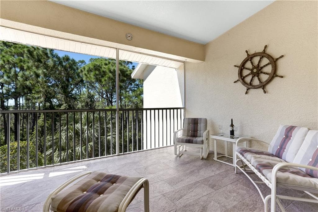 15495 Cedarwood LN 9-301 NAPLES, FL 34110