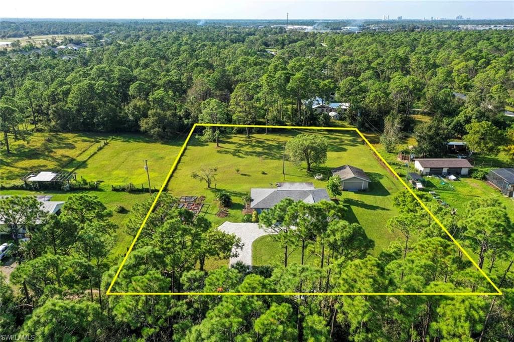 18720 Lynn RD NORTH FORT MYERS, FL 33917
