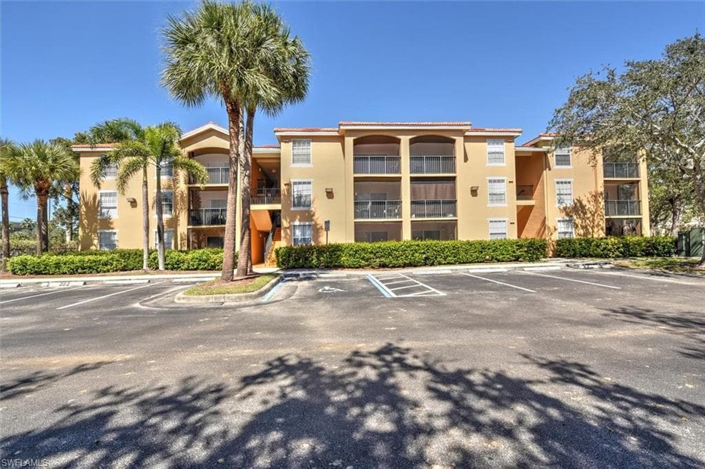 8617 River Homes LN 3202 BONITA SPRINGS, FL 34135